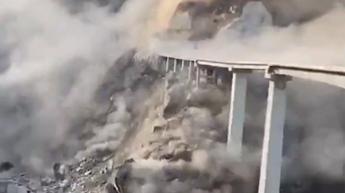 Çində yeni açılmış körpü uçdu - VİDEO