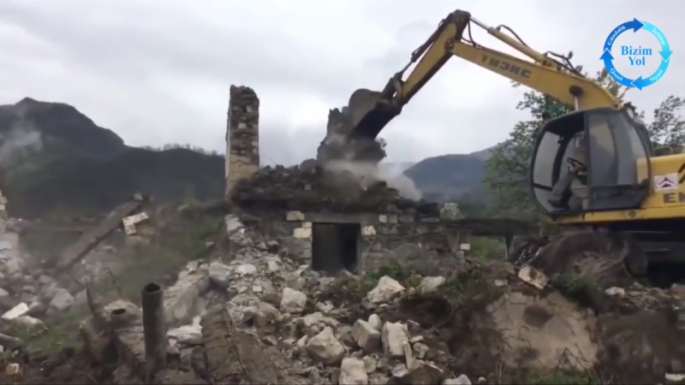 Ermənilər Kəlbəcərin Nadirxanlı kəndini uçurdub dağıdır – VİDEO