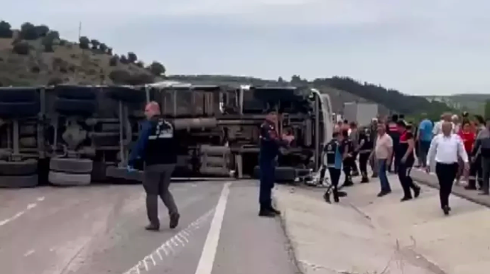 Türkiyədə avtobus qəzası: Ölənlər var - YENİLƏNİB