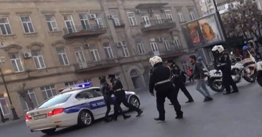 Bakıda yol polisi sürücünü söydü, dava düşdü - VİDEO