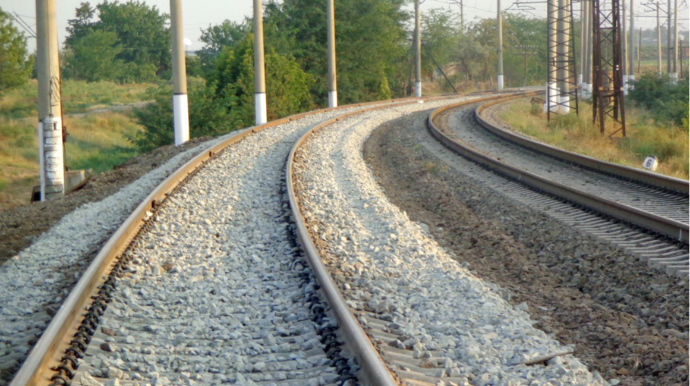 Dəmiryolu təsərrüfatını yenidən qurmaq üçün 800 milyon manat xərclənəcək 