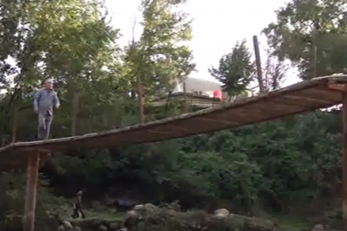 Lənkəran çayının üzərindəki körpü qəzalı vəziyyətdədir - VİDEO