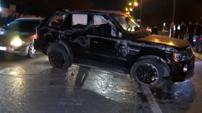 Gəncədə "Land Rover" işıq dirəyinə çırpıldı 