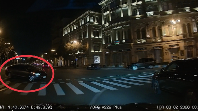 В Баку водитель проигнорировал дорожный знак — ВИДЕО 