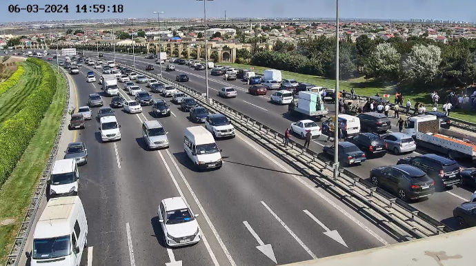 Sabunçuda yol qəzası: Yolda sıxlıq yarandı