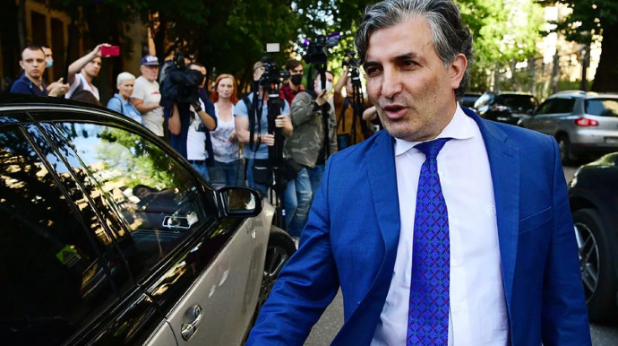 Həbsdə olan Elman Paşayevin 36 milyonluq maşını hərraca çıxarıldı - FOTO