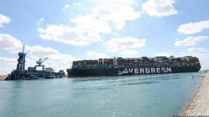 Süveyş kanalının bağlanmasından qazanan yeganə ölkə...