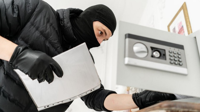 Bakıda marketdən 11 200 manatlıq oğurluq olub 