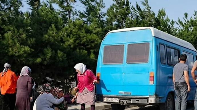 Cəlilabadda fəhlələri daşıyan mikroavtobus qəzaya uğradı - VİDEO