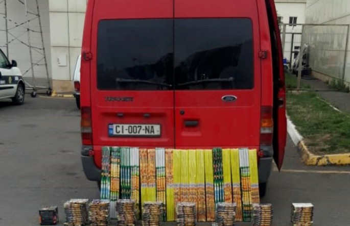 "Ford”dan pirotexniki vasitələr aşkarlanıb - FOTO