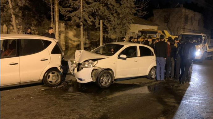 Abşeronda iki avtomobil toqquşub, xəsarət alan var  - FOTO - VİDEO