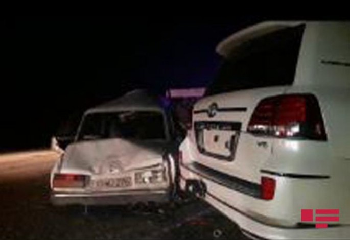 Qəza zamanı avtomobildə sıxılı vəziyyətdə qalan 3 nəfər xilas edilib  - FOTO