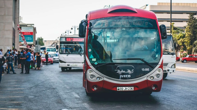 Sərnişinlə "BakuBus" sürücüsü arasında mübahisə - VİDEO - YENİLƏNİB