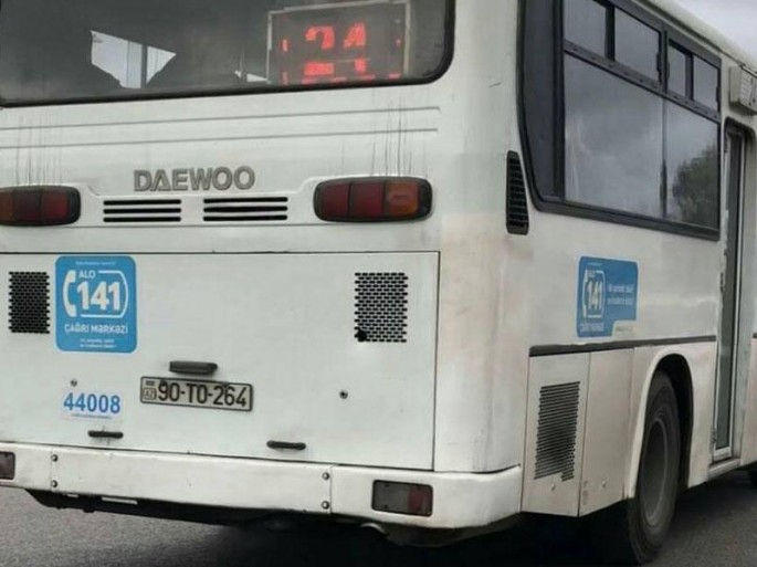 Bakıda sürücü sərnişinləri təhlükəyə atdı - VİDEO