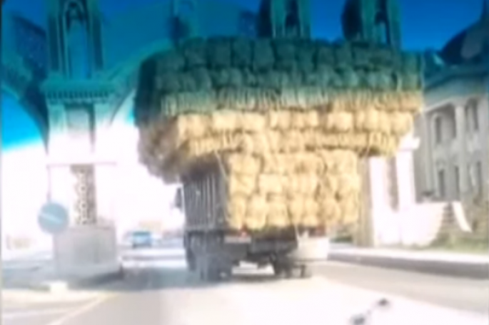 Ot maşını belə təhlükə yaradır - VİDEO