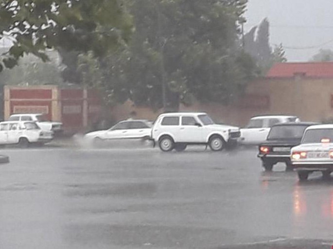 Gəncəyə leysan yağıb