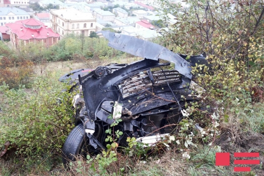 İki avtomobil toqquşdu: biri aşdı, 4 yaralı - Şabranda