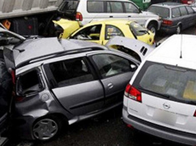 Zəncirvari qəza 17 avtomobili yararsız hala saldı