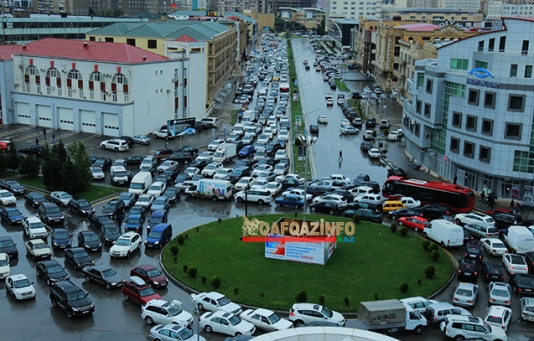 Bakıda yağış yolları iflic etdi - FOTOLAR