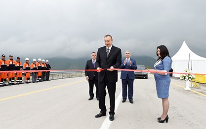 Prezident İlham Əliyev 115 km-lik yolun açılışında iştirak edib