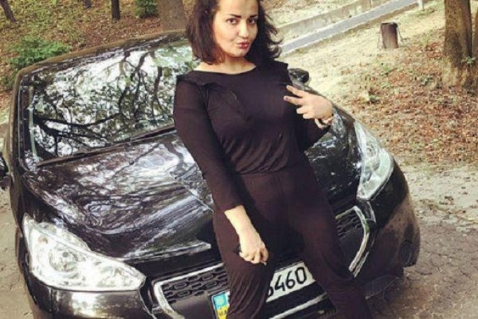 Polisləri “zibil” adlandıran Elnarə axtarışa verildi