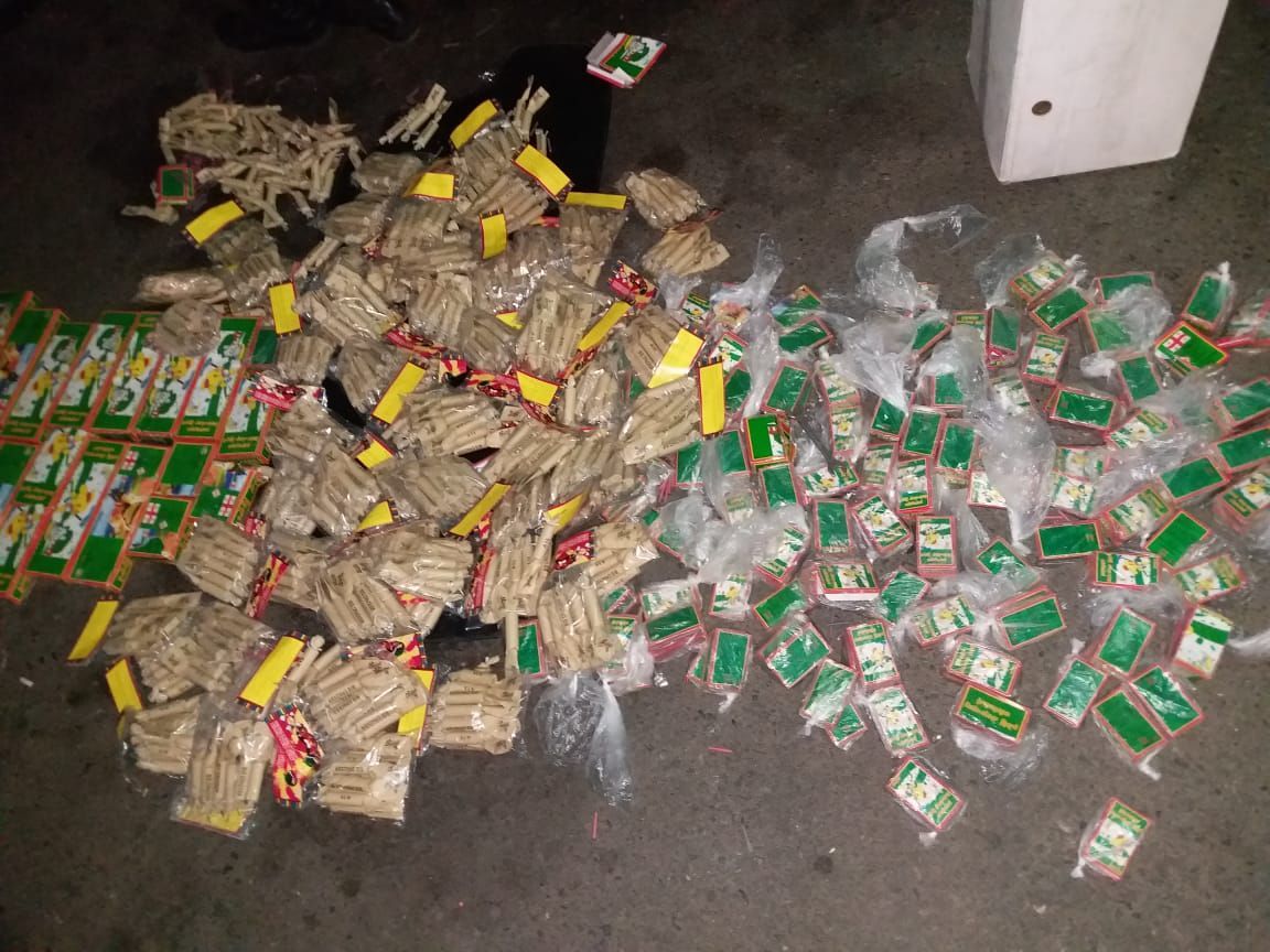 Avtomobildən pirotexnik vasitələr müsadirə edilib - FOTO