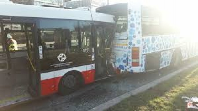 Uşaqların olduğu avtobus reys avtobusuna çırpıldı: 13-ü uşaq, 18 yaralı - FOTO