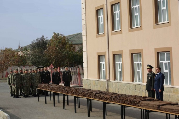 Əlahiddə Ümumqoşun Ordunun hərbi hissəsinə isti qış geyimləri verilib