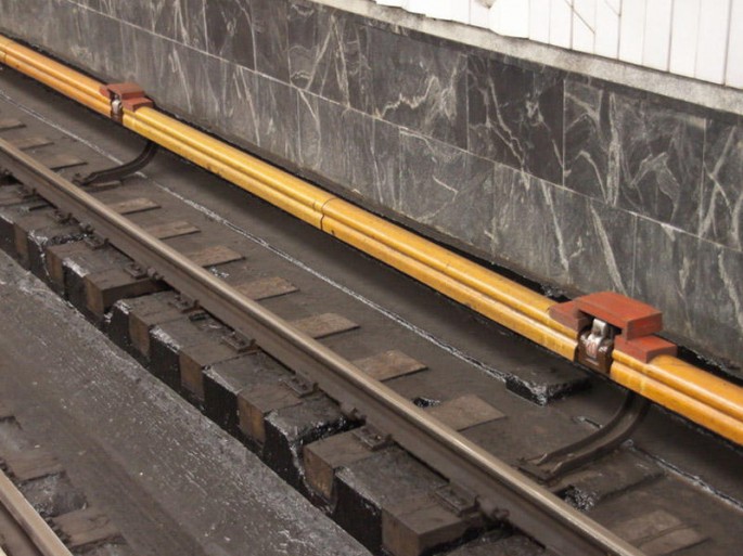 Metro stansiyalarında hiss edilən qoxunun mənşəyi nədir? - FOTO