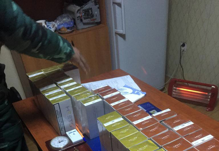 "Mercedes”dən 20 mindən çox siqaretlər aşkarlandı - FOTO