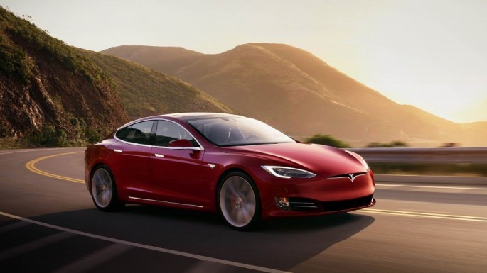 "Tesla" ötən ay Çində rekord həddə avtomobil satıb