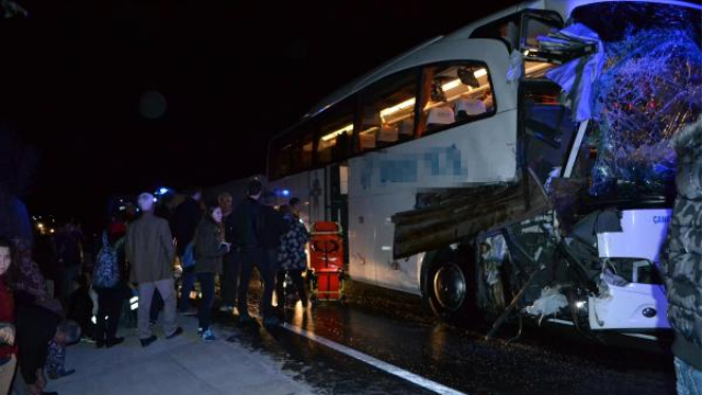 Azərbaycanlının olduğu avtobus TIR-la toqquşdu  - FOTO