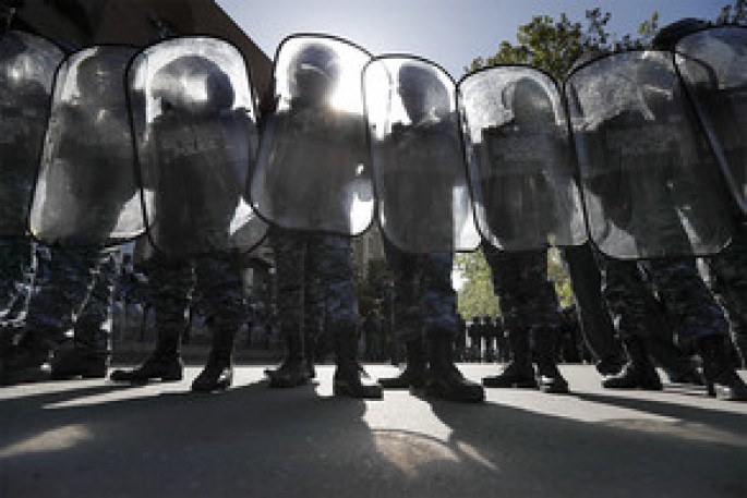 Nazirin avtomobili mühasirəyə alındı