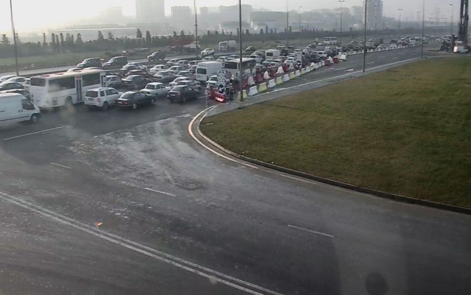 Bakının bəzi yollarında sıxlıq yaranıb - FOTO