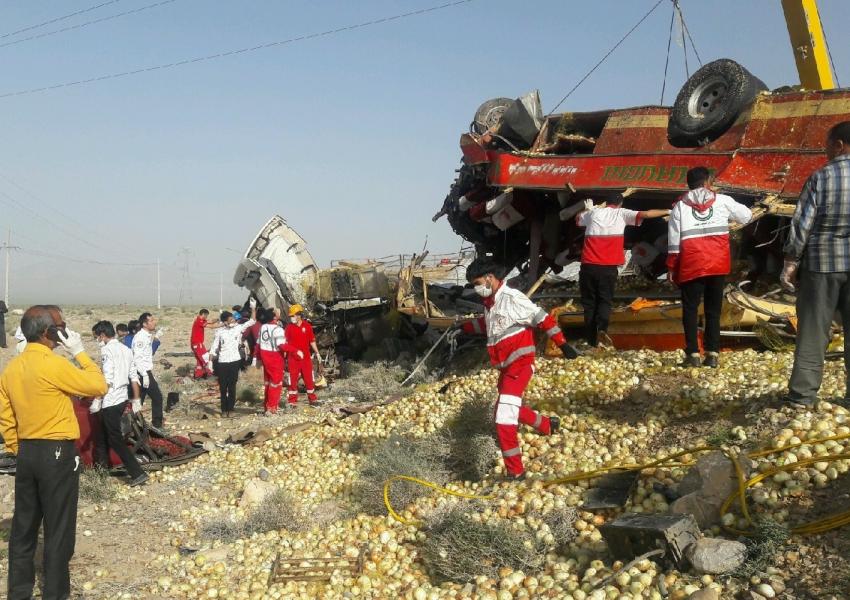 İranda avtobus yük maşını ilə toqquşdu: 12 ölü, 7 yaralı - FOTO