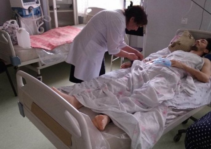 Polis ataya çəkic, oğula bıçaqla xəsarət yetirəni saxladı