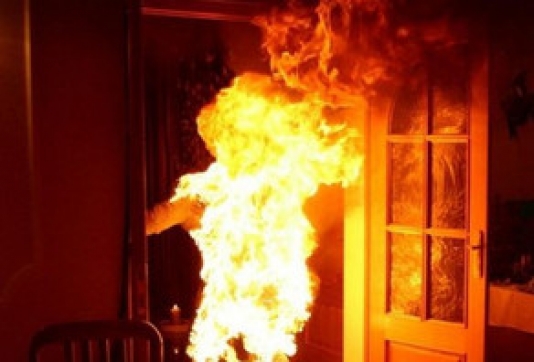 Azərbaycanda tükürpədici hadisə: Ana 12 yaşlı qızını diri-diri yandırdı