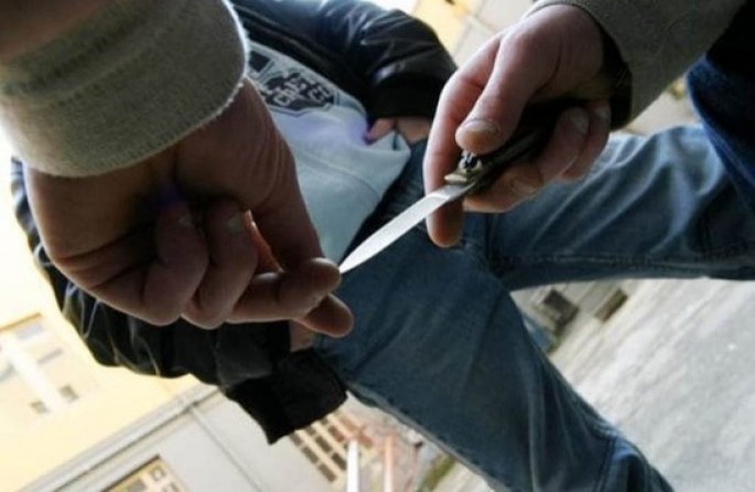 17 yaşlı gənc qarnından bıçaqlandı - Bakıda