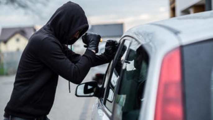 Avtomobildən 10 min dollar oğurlayanlar saxlanılıblar - Abşeronda