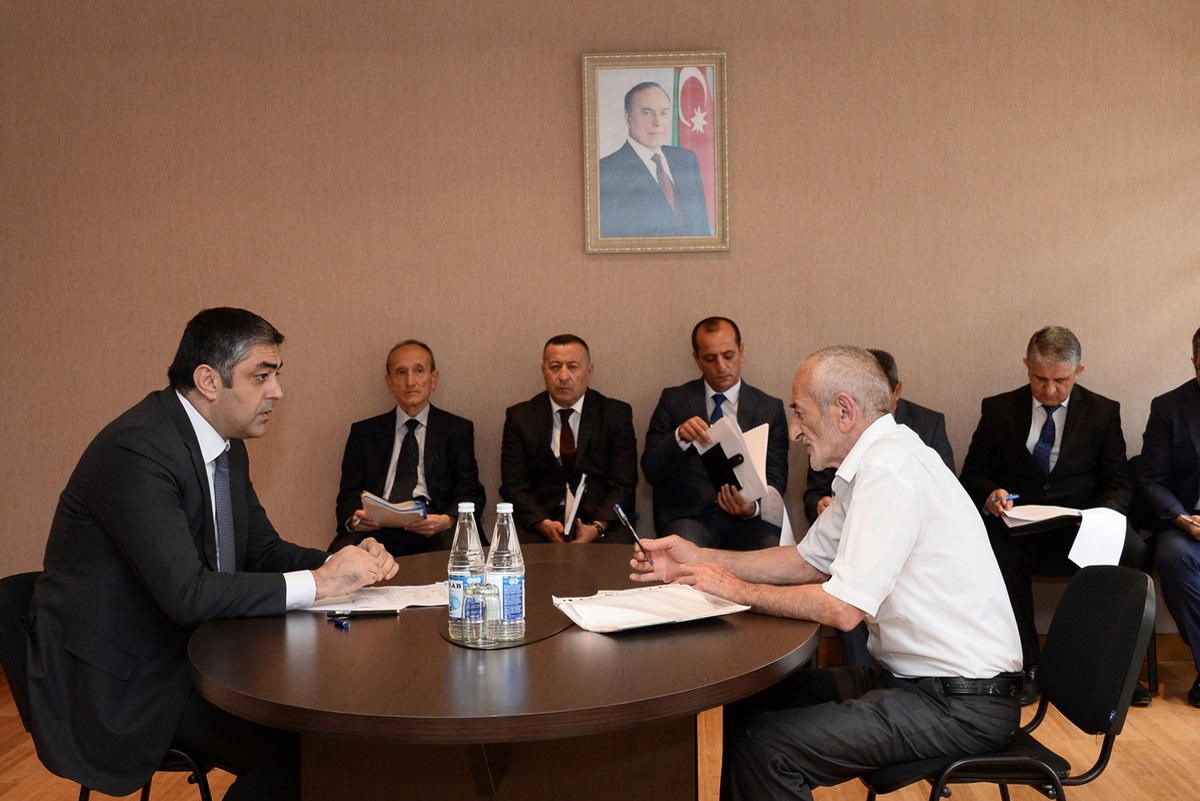 Ramin Quluzadə qəbula gələnlərin müraciətlərini yerində həll etdi - FOTO