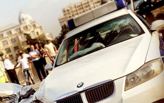 Bakıda “QAZ 24” yol polisinin maşınını vurdu