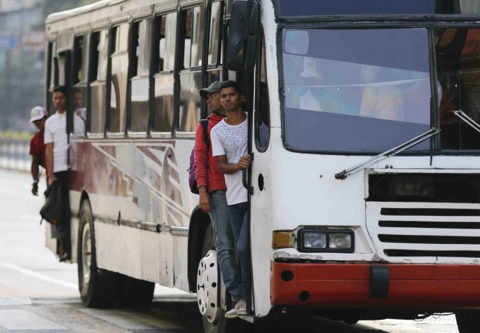 Avtobus aşdı: 16 ölü