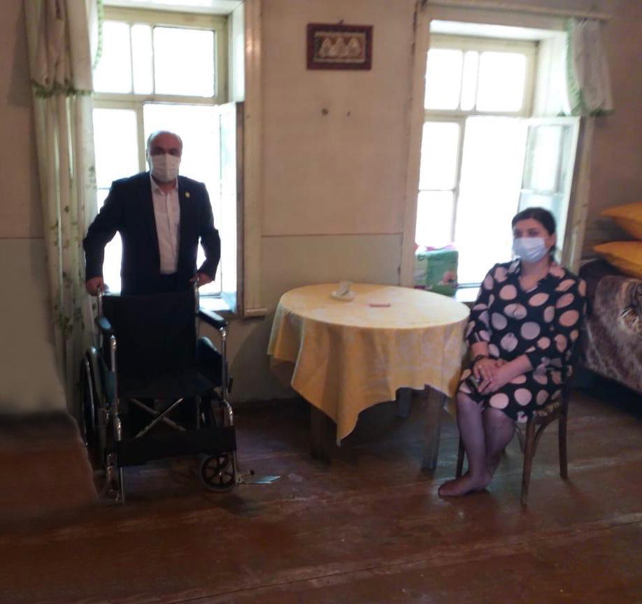 Yevlaxda sağlamlıq imkanları məhdud sakinlərə əlil arabaları  hədiyyə edildi - FOTO