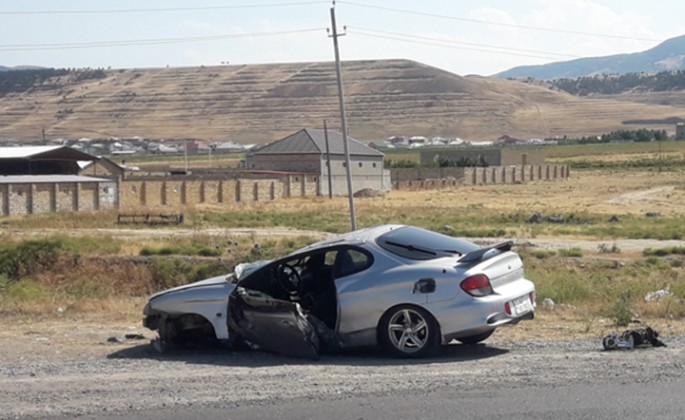 Bakı-Quba yolunda maşın aşdı: xəsarət alan var - FOTO