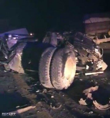 "Mercedes" "KamAZ"a çırpıldı: xəsarət alan var - FOTO