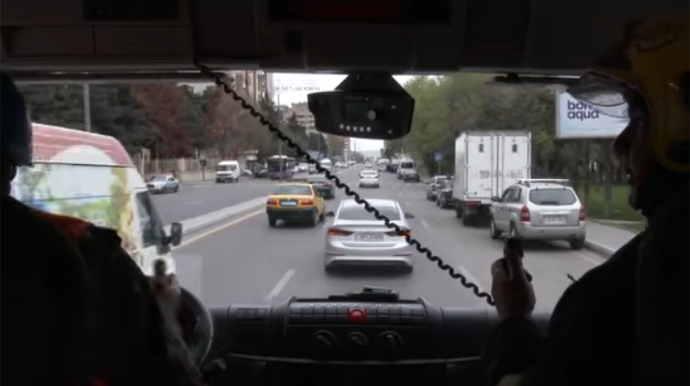 Bu avtomobillərə dərhal yol verin! - VİDEO