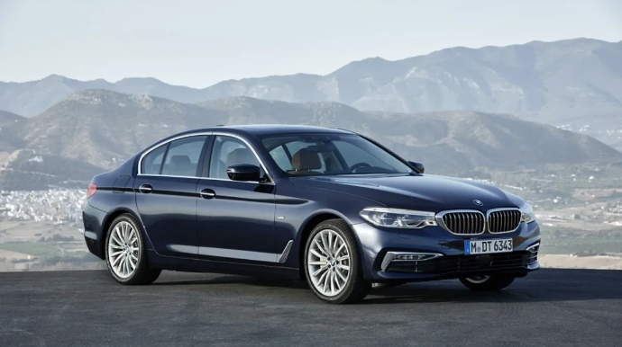 "BMW" avtomobillərini modifikasiya edən şirkəti satır
