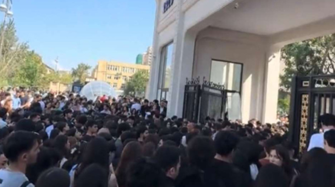 Bakı Dövlət Universitetinin qarşısında izdiham - VİDEO 
