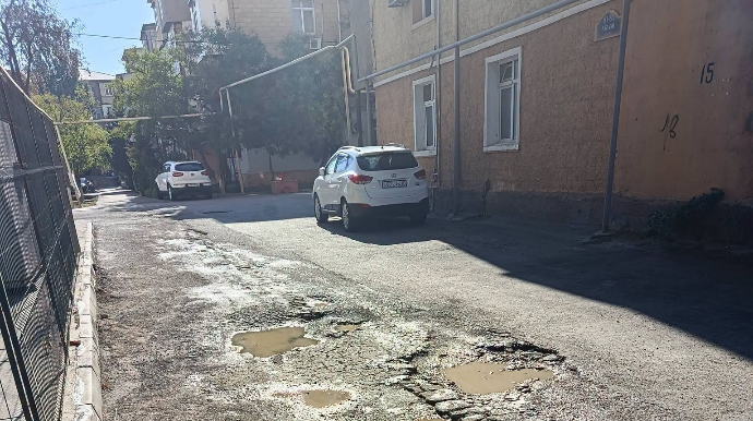 Sumqayıtda icra hakimiyyətinin arxasındakı məhəllədə küçənin vəziyyəti - FOTOLAR 