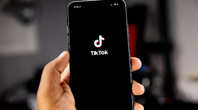 "TikTok"da canlı yayımda söyüş söyənlər saxlanıldılar